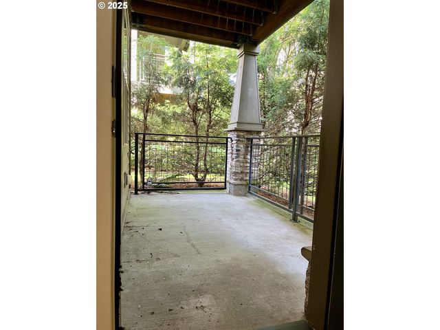 608 Ne ROYDON Ln, Hillsboro, OR 97006