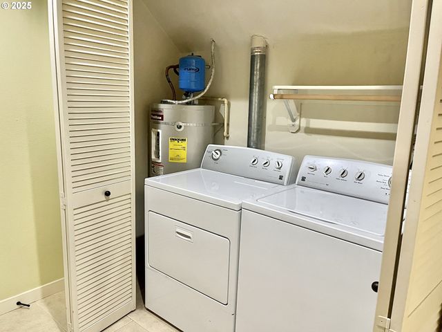 608 Ne ROYDON Ln, Hillsboro, OR 97006