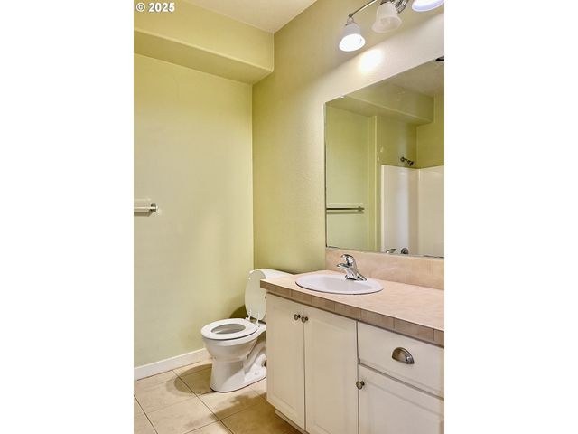 608 Ne ROYDON Ln, Hillsboro, OR 97006