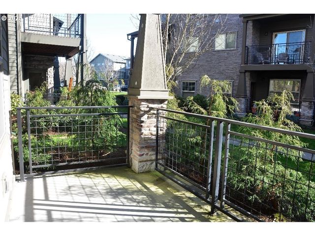 608 Ne ROYDON Ln, Hillsboro, OR 97006