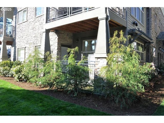 608 Ne ROYDON Ln, Hillsboro, OR 97006