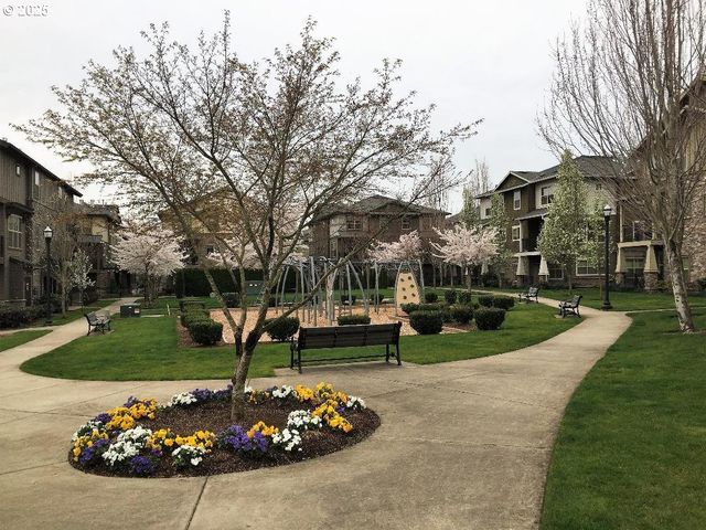 608 Ne ROYDON Ln, Hillsboro, OR 97006