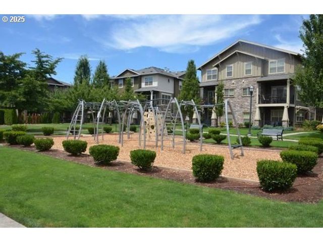 608 Ne ROYDON Ln, Hillsboro, OR 97006