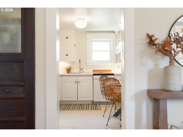 1005 Se TENINO St, Portland, OR 97202