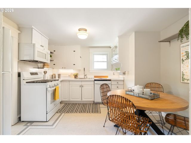 1005 Se TENINO St, Portland, OR 97202