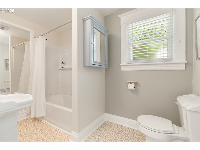 1005 Se TENINO St, Portland, OR 97202