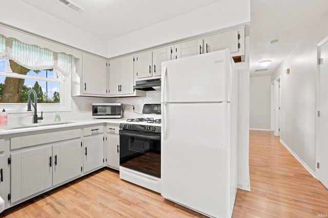 6011 Oregon Drive, Fort Wayne, IN 46825