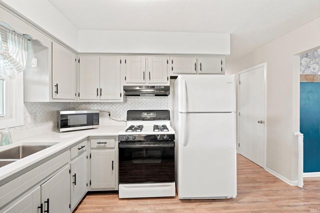 6011 Oregon Drive, Fort Wayne, IN 46825