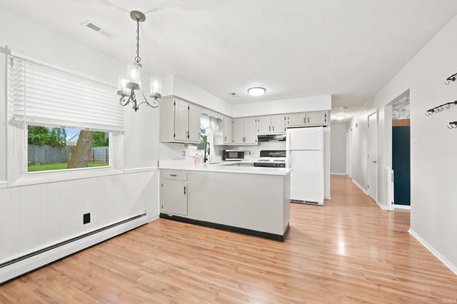 6011 Oregon Drive, Fort Wayne, IN 46825