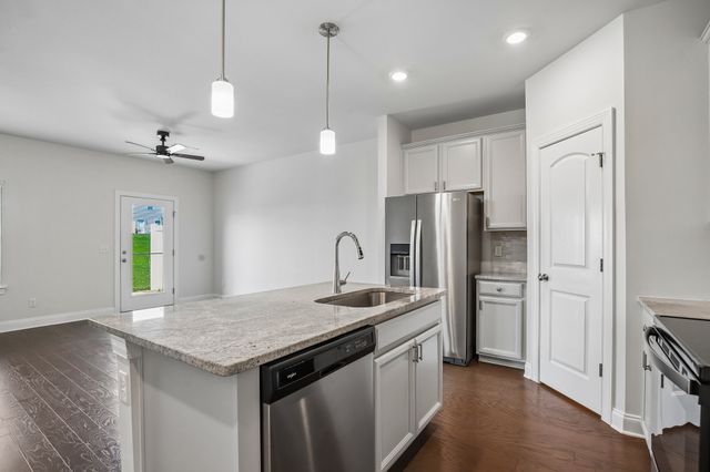 427 Palmetto Dr, Columbia, TN 38401