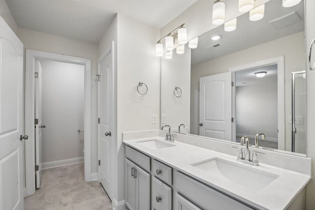 427 Palmetto Dr, Columbia, TN 38401