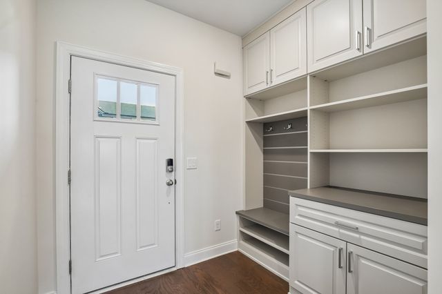 427 Palmetto Dr, Columbia, TN 38401