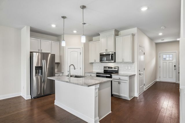 427 Palmetto Dr, Columbia, TN 38401