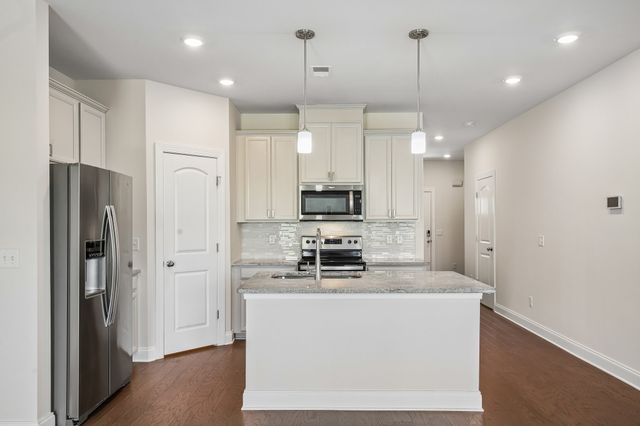 427 Palmetto Dr, Columbia, TN 38401
