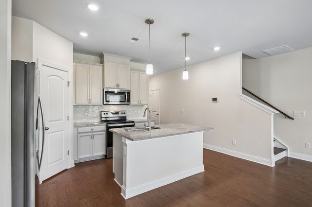 427 Palmetto Dr, Columbia, TN 38401