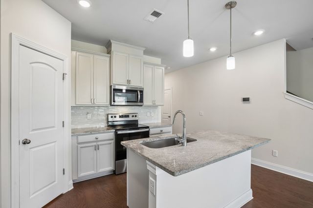 427 Palmetto Dr, Columbia, TN 38401