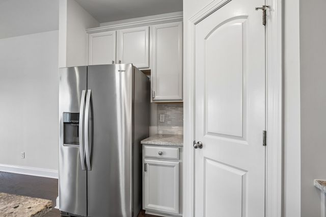 427 Palmetto Dr, Columbia, TN 38401