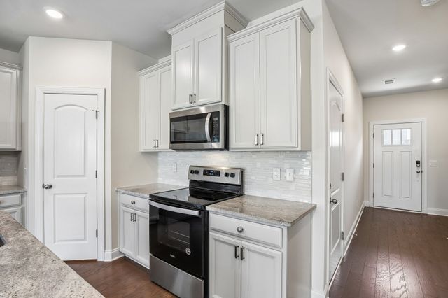 427 Palmetto Dr, Columbia, TN 38401