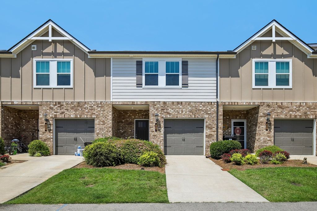 427 Palmetto Dr, Columbia, TN 38401