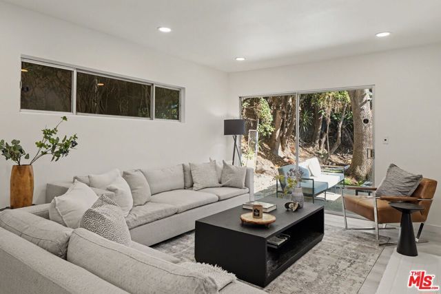 2612 S Beverly Drive, Los Angeles, CA 90034