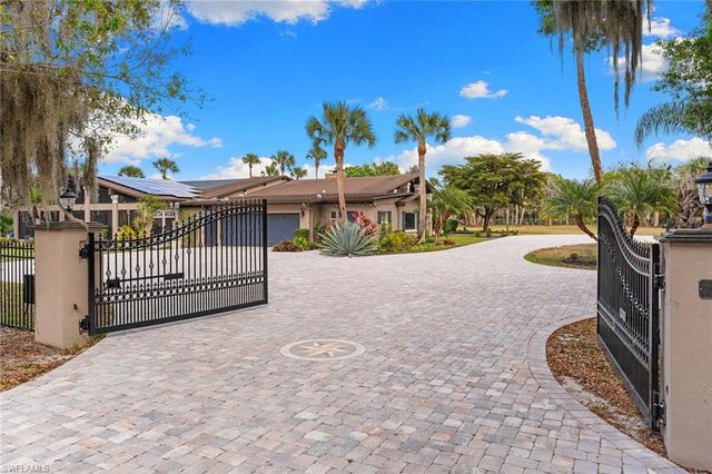 620 E Fort Thompson AVE, Labelle, FL 33935