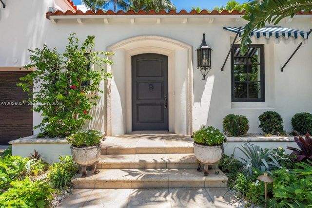 4727 N Bay Rd, Miami Beach, FL 33140
