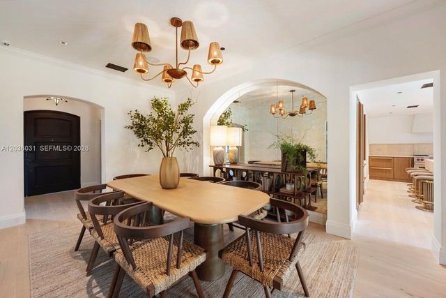 4727 N Bay Rd, Miami Beach, FL 33140