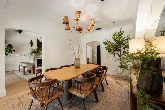 4727 N Bay Rd, Miami Beach, FL 33140