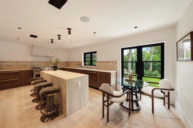 4727 N Bay Rd, Miami Beach, FL 33140
