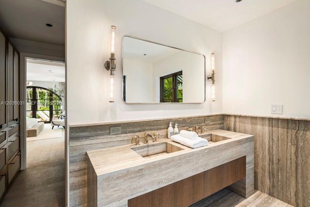 4727 N Bay Rd, Miami Beach, FL 33140