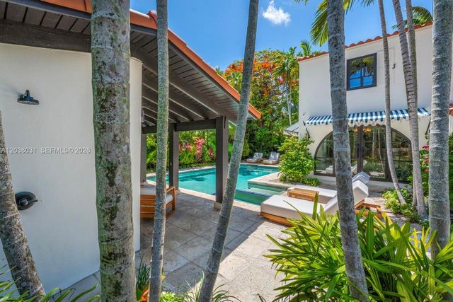 4727 N Bay Rd, Miami Beach, FL 33140
