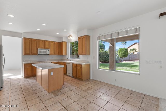 6740 W ANGELA Drive, Glendale, AZ 85308