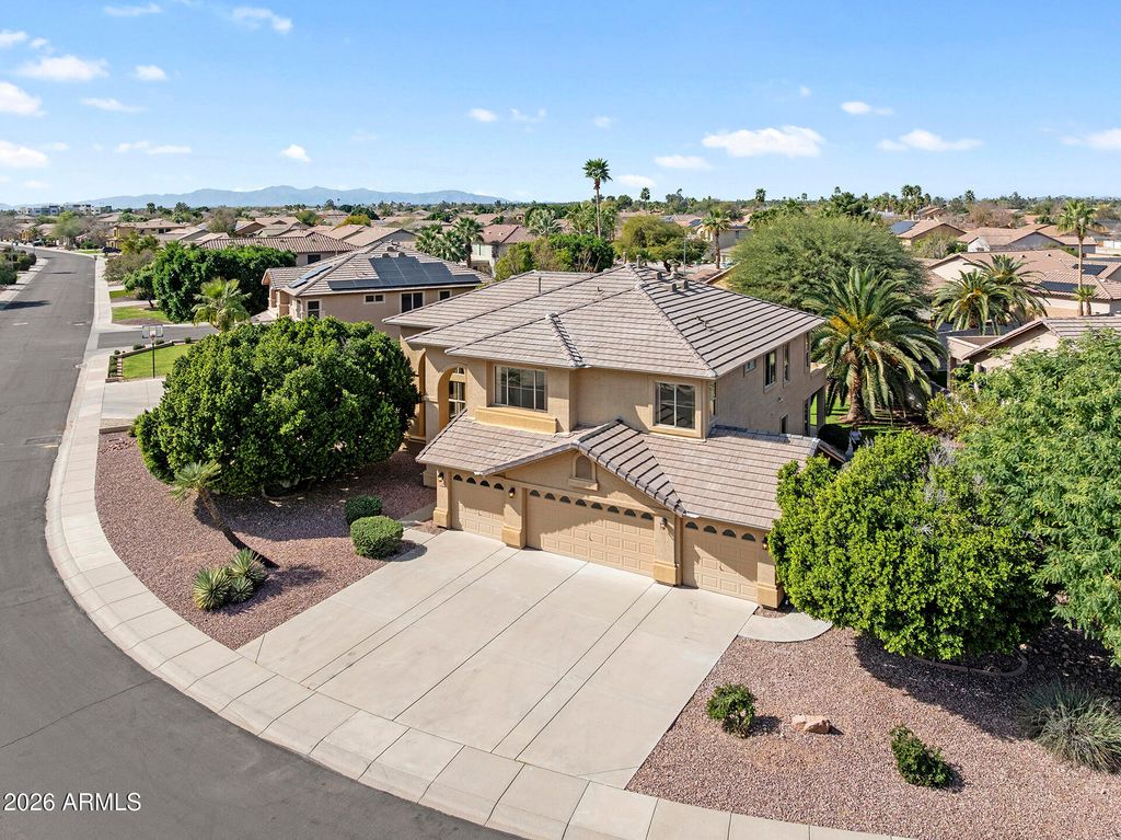 6740 W ANGELA Drive, Glendale, AZ 85308