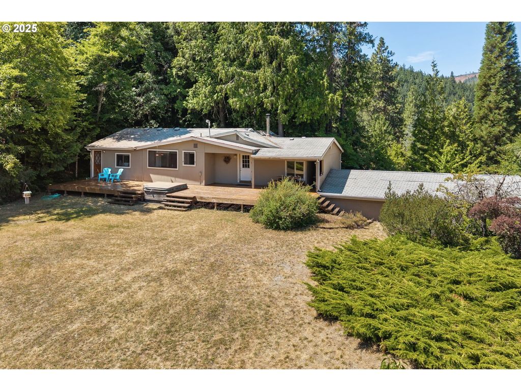 1910 PROCTOR Rd, Mosier, OR 97040