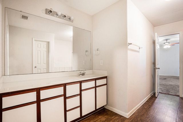 15911 Sheldon Ridge Way, Houston, TX 77044