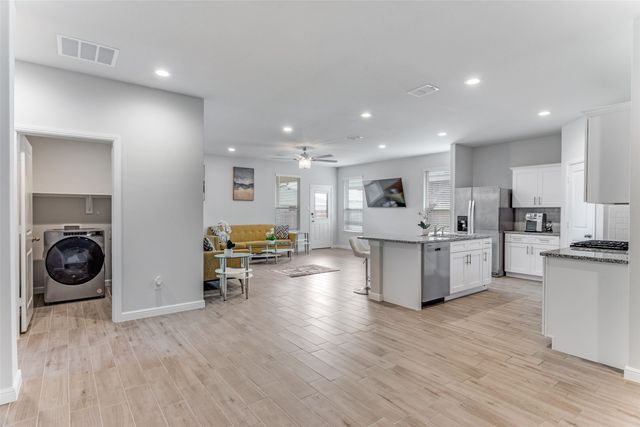 4313 Briargrove Lane, Fort Worth, TX 76036