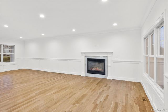 12 Patience Lane, Westbury, NY 11590