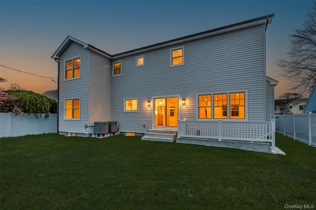 12 Patience Lane, Westbury, NY 11590