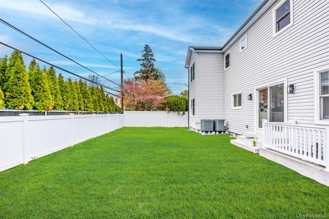 12 Patience Lane, Westbury, NY 11590