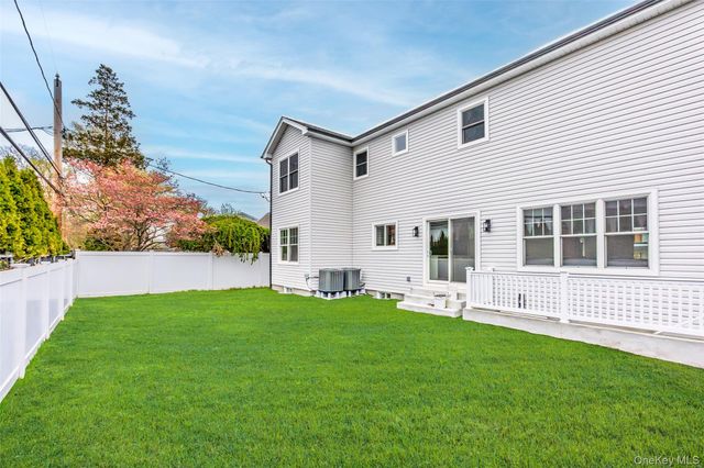 12 Patience Lane, Westbury, NY 11590