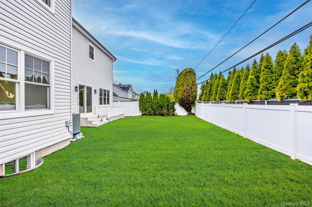 12 Patience Lane, Westbury, NY 11590