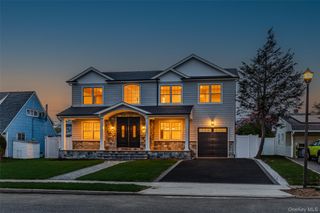 12 Patience Lane, Westbury, NY 11590