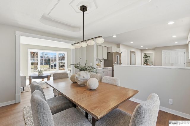 16222 Oak Circle, Omaha, NE 68130