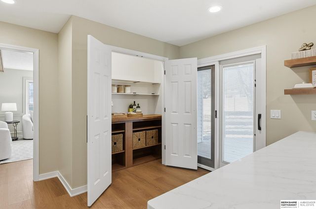 16222 Oak Circle, Omaha, NE 68130