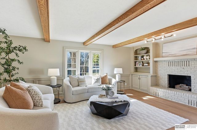 16222 Oak Circle, Omaha, NE 68130