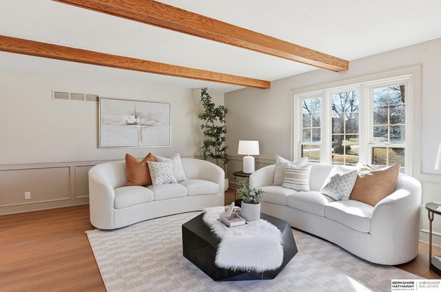 16222 Oak Circle, Omaha, NE 68130