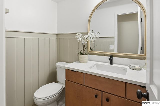 16222 Oak Circle, Omaha, NE 68130