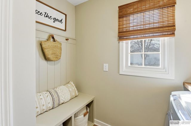 16222 Oak Circle, Omaha, NE 68130