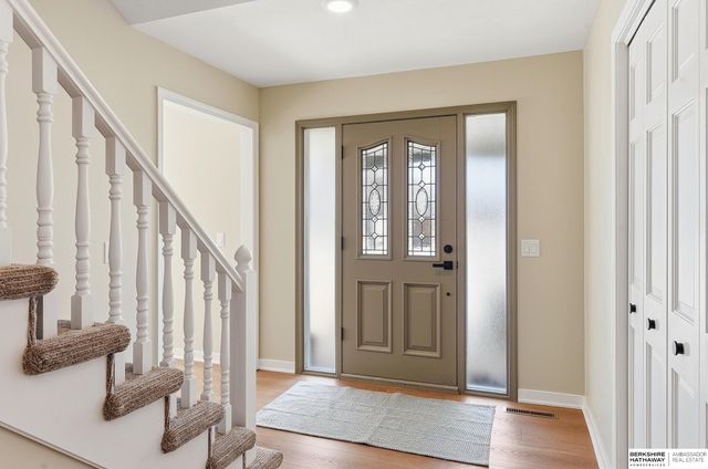 16222 Oak Circle, Omaha, NE 68130