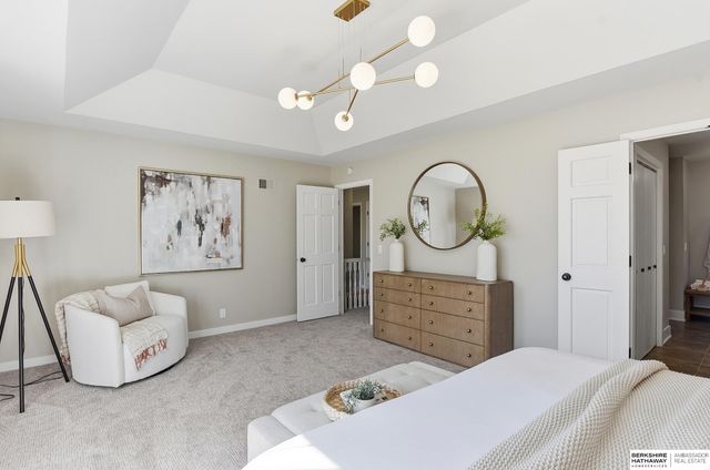 16222 Oak Circle, Omaha, NE 68130